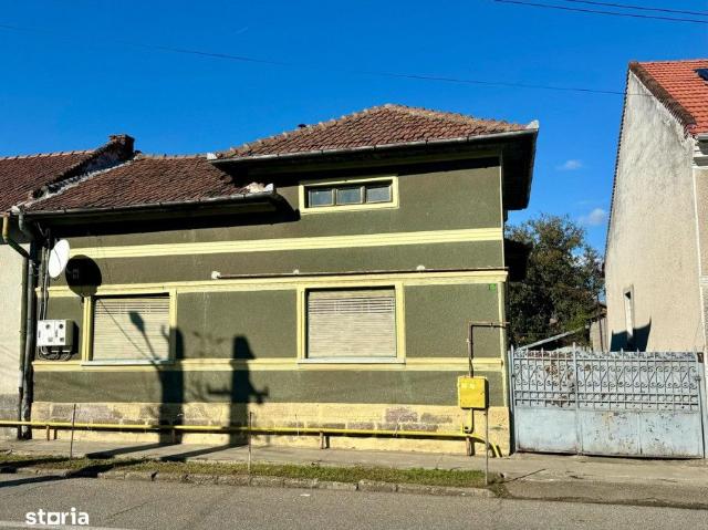Vand casa ultracentrl Simeria din caramida acces de pe 2 strazi