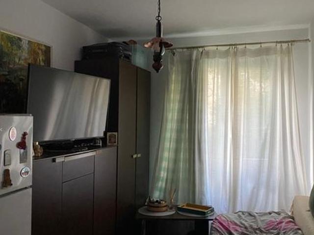 Vand Garsoniera Azomures