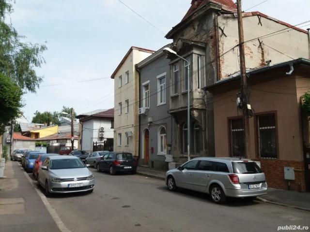 Vand / inchiriez apartamente zona Unirii Tineretului