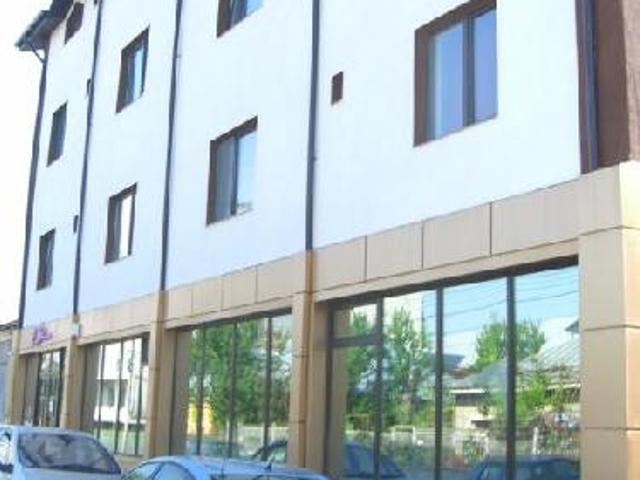 vand sau inchiriez spatiu comercial 180m2 + 12 garsoniere vaslui centru