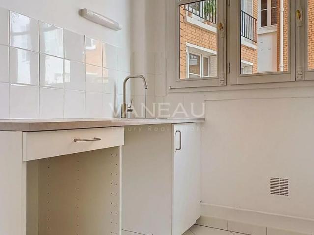 VANEAU VII RUE VANEAU STUDIO 1ER ETAGE