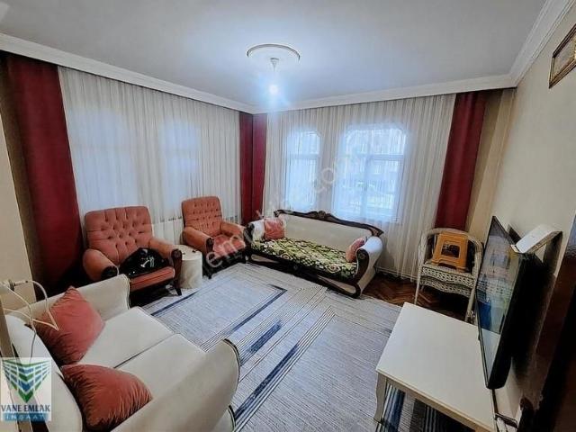 Vaneden Güngörende Satılık Daire Balkonlu 2+1 Bahçe Kat 85m2