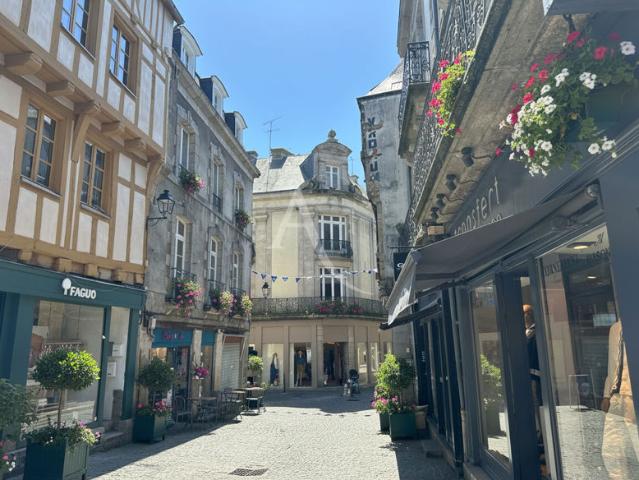 VANNES INTRA MUROS | L'ÉLÉGANCE D'UN APPARTEMENT DE MAÎTRE 115 m²