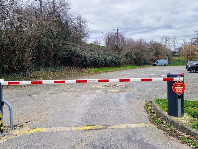 Vannes la gare à pied place de parking accès sécurisé