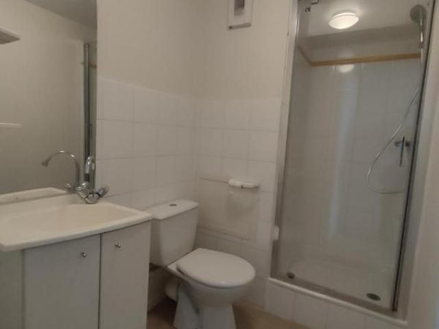 VANNES – STUDIO DUPLEX – MEUBLE