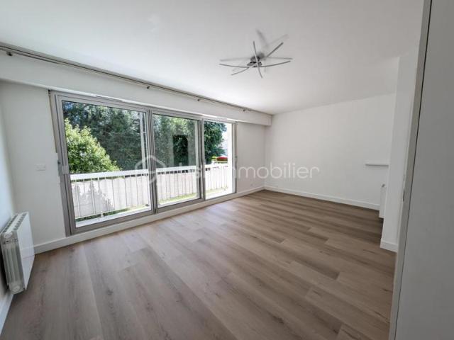 VANNES / QUARTIER LA MADELEINE / STUDIO AVEC BALCON CAVE PARKING