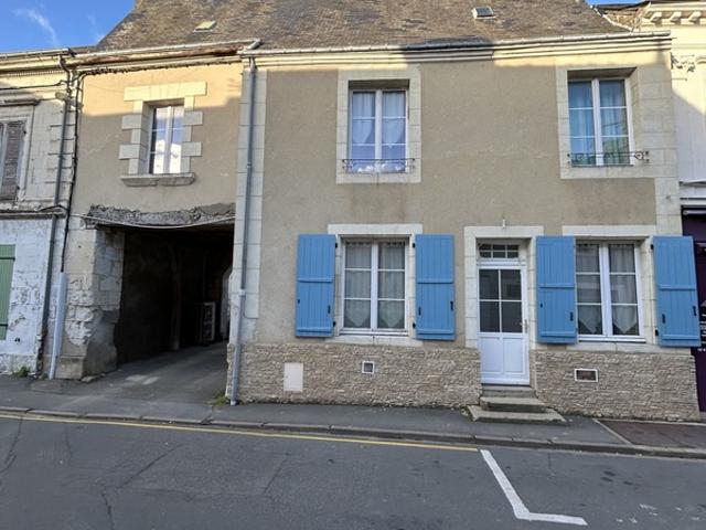 Vaas 72500 Ancien monastère rénové à vendre, 3 chambres, coeur de village