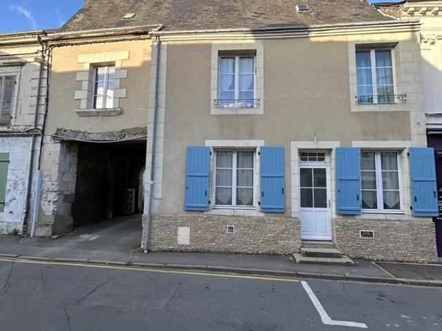 Vaas 72500 Ancien monastère rénové à vendre, 3 chambres, coeur de village