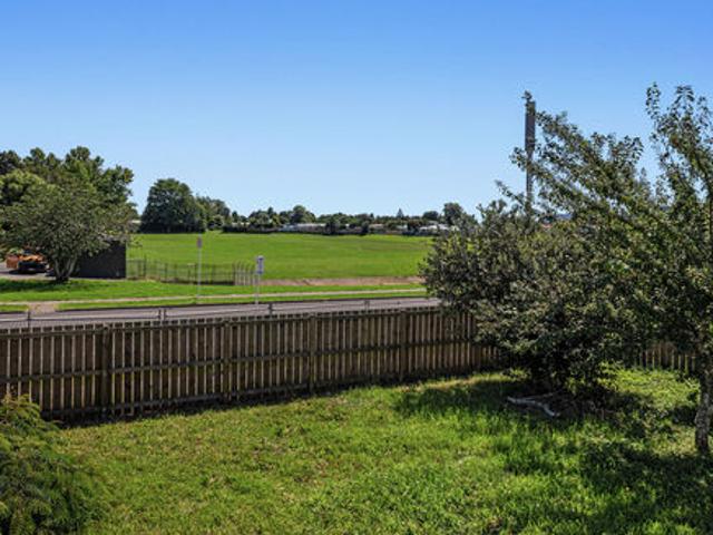 Vacant corner site opportunity