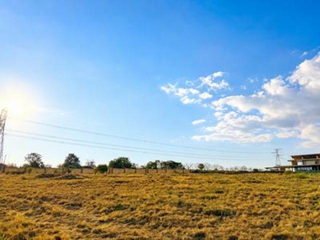 vacant land on the market | blue hil.