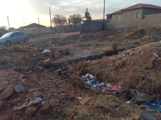 vacant land on the market in meadowl.