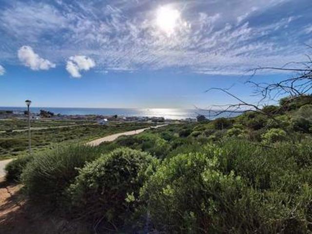 vacant land on the market in st hele.