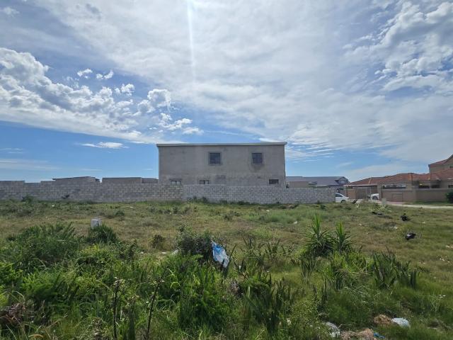 Vacant Land / Plot in Bluewater Bay For Sale