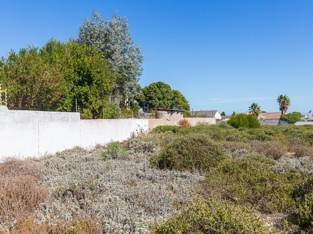 Vacant Land / Plot in Country Club For Sale