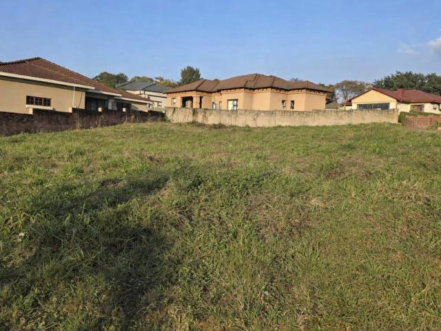Vacant Land / Plot in Golden Acres Estate For Sale