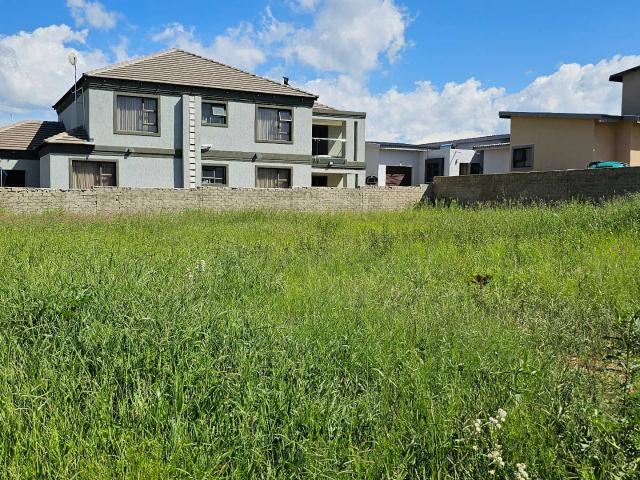 Vacant Land / Plot in Woodhill Estate For Sale
