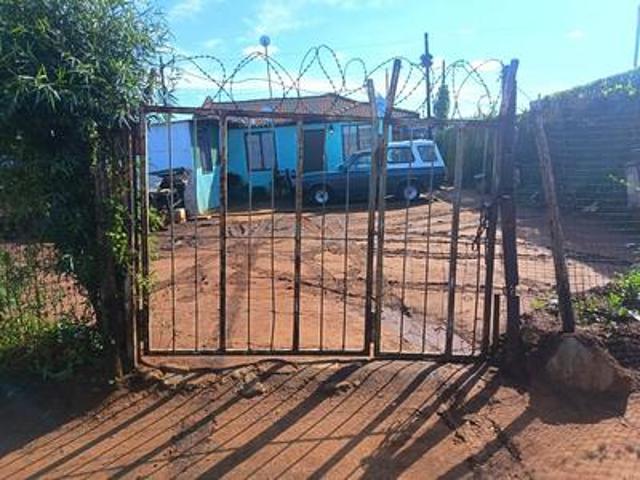 vacant land / stand on the market in.
