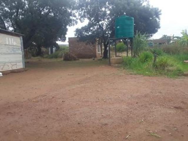 vacant stand on the market in kgalab.