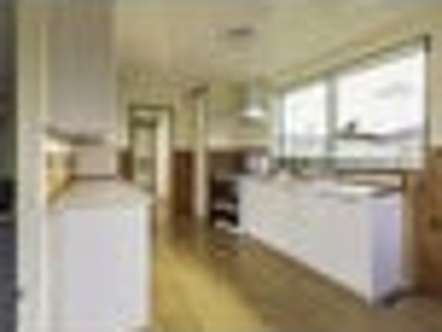 Vacant possession, close to school and shops