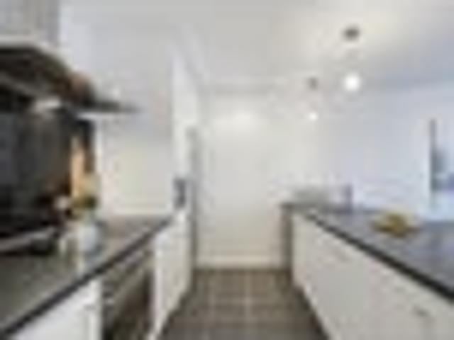 Vacant, Refreshed & Ready To Enjoy! 2brms+Carpark