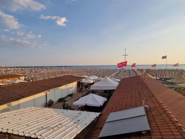 Vacanza Affitto Appartamento, in zona PASSEGGIATA, VIAREGGIO