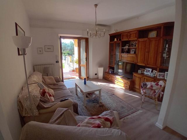 Vacanza Affitto Appartamento indipendente, in zona QUERCETA, SERAVEZZA