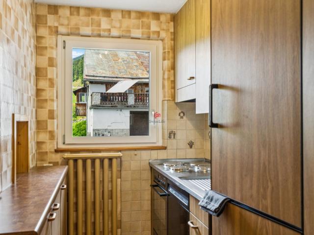Vacation chalet with 4 rooms on sale in Tschlin 88 m² | dreamo. Ch