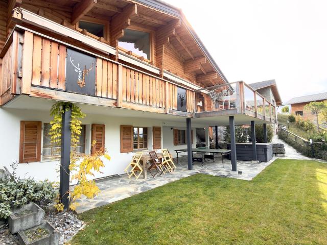 Vacation chalet with 7 rooms for rent in Rte du Cachiblio 300 m² | dreamo. Ch