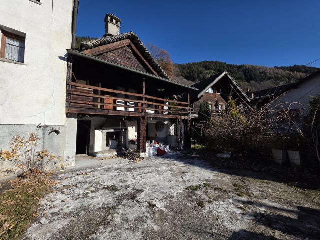 Vacation house with 8 rooms on sale in Cavagnago 260 m² | dreamo. Ch