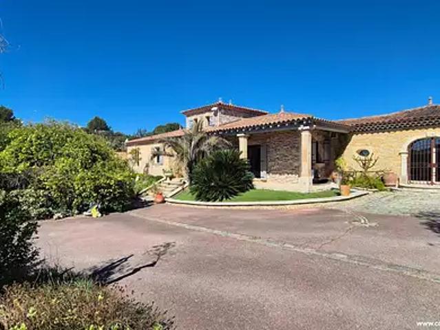 Vacqueyras 84190 Achat / Vente maison 8 pièces t8 au dernier étage