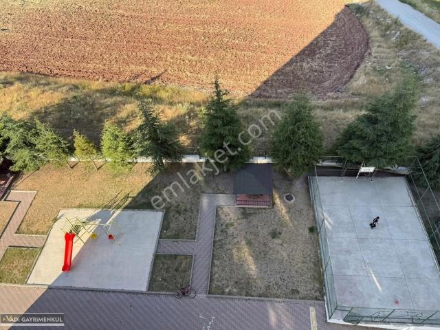 Vadi'den Fırsat! Eminevim Vb.uygun Site İçinde 3+1 Manzaralı