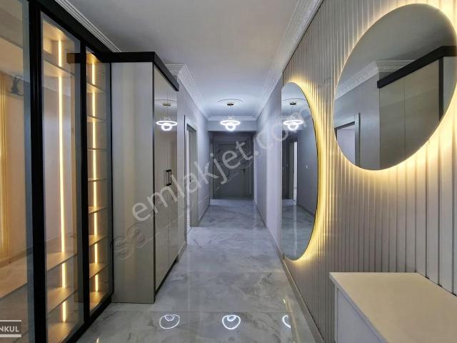 Vadi'den Karakaya'da Bulvar Yakını full Yapılı 130 M2 3+1 Daire