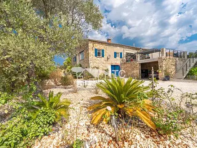 Vagnas 07150 Achat / Vente maison 7 pièces t7 au dernier étage piscine