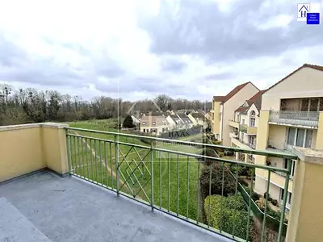 Vaires sur Marne 77360 Achat / Vente appartement 2 pièces t2 au dernier étage terrasse