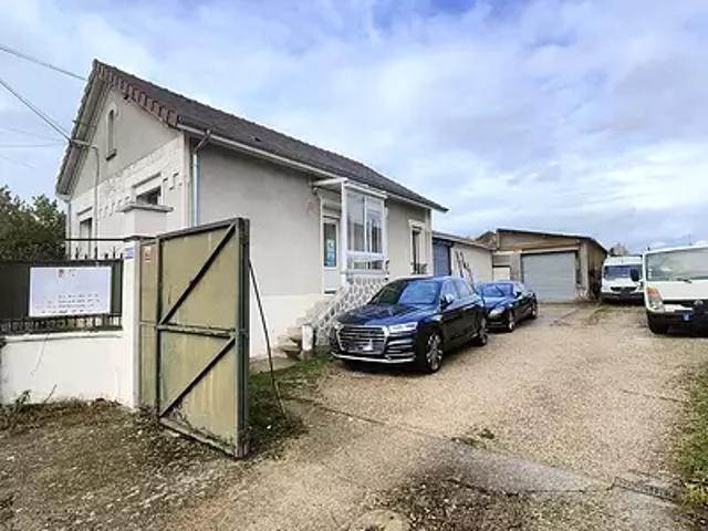 Vaires sur Marne 77360 Achat / Vente immeuble au dernier étage cave