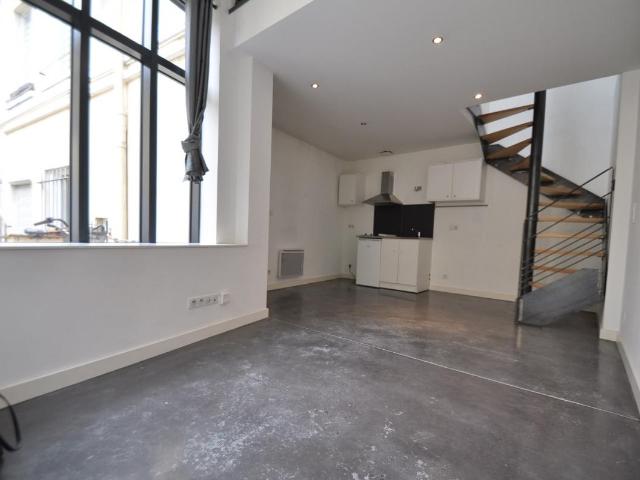 VAISE VALMY QUAI ARLOING T2 DUPLEX 41M² TERRASSE