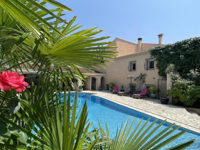 VAISON 2KM / BELLE MAISON / SH240M2 / TERRAIN 1396M2 / PISCI