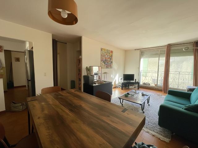 VAISON CENTRE APPARTEMENT T3 LOUE