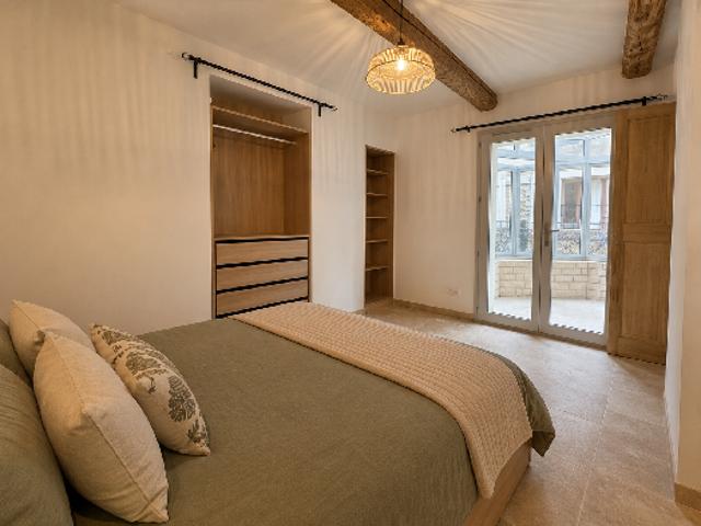 Vaison centre T2 meublé et rénové avec loggia et climatisa