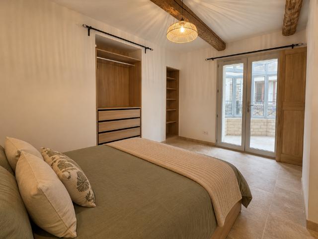 Vaison centre T2 meublé et rénové avec loggia et climatisa
