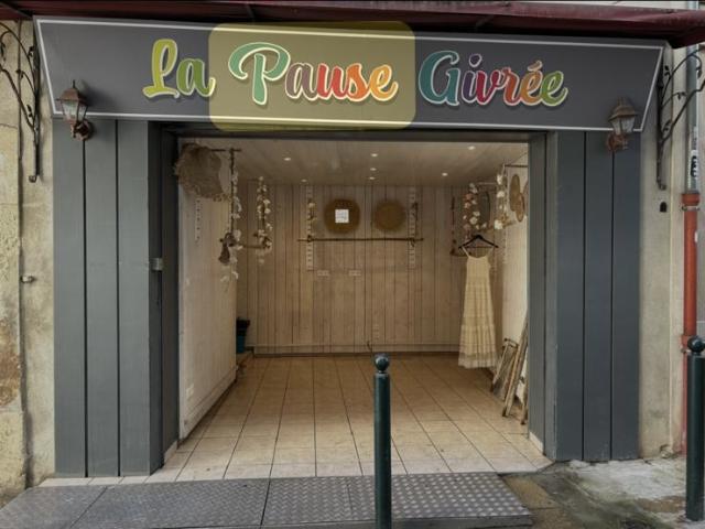VAISON HYPER CENTRE DROIT AU BAIL 20 m2 AVEC TERRASSE