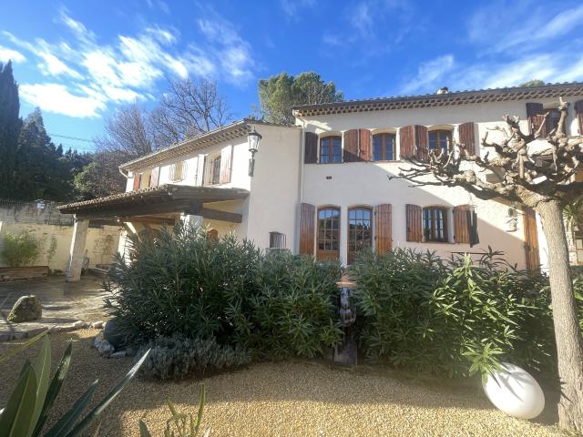 VAISON, SPACIEUSE MAISON DE CARACTERE AVEC VUE IMPRENABLE