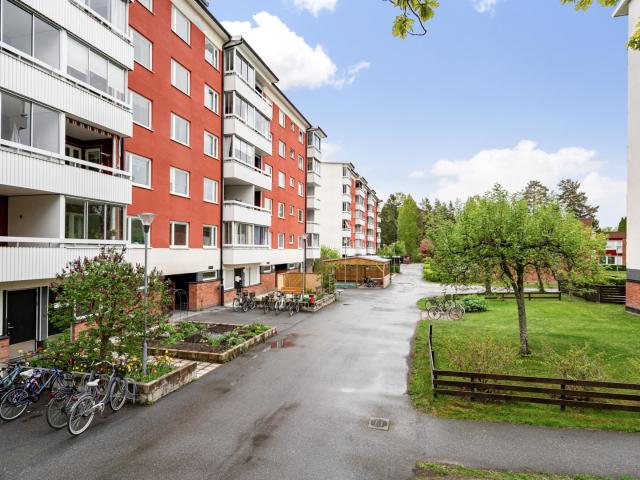 Valthornsvägen 8