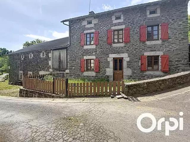 Val d'Arcomie 15320 Achat / Vente maison 4 pièces t4 jardin