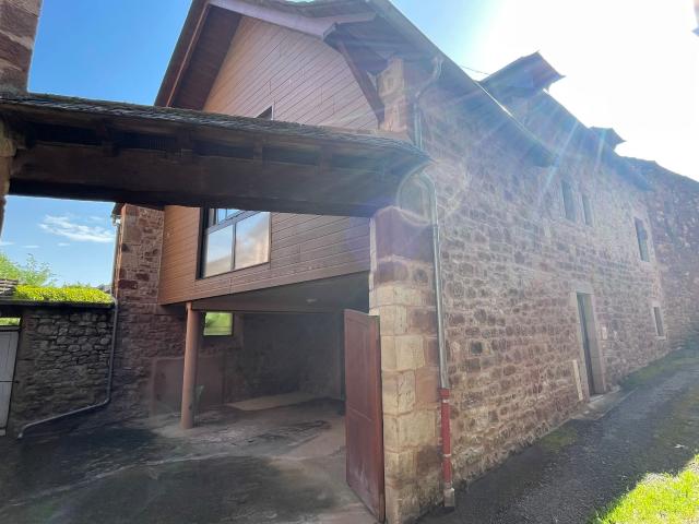 VALADY, Maison de village T4/5 de 116m2 en très bon état