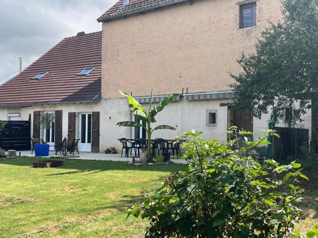 VALAY: Maison avec terrain + Appartement avec cour