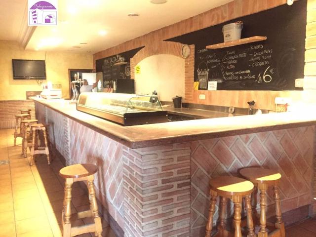 Valazanca alquila bar restaurante con parque infantil y 90 M2 de oficinas, almacen