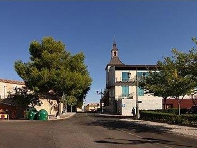 VALAZANCA VENDE PARCELA DE ESQUINA EN UGENA