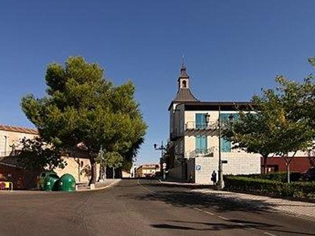 VALAZANCA VENDE PARCELA DE ESQUINA EN UGENA