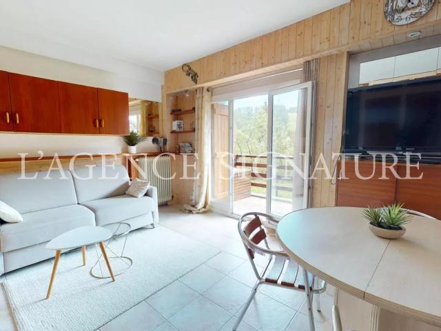 VALBERG Studio cabine rez de jardin Terrasse